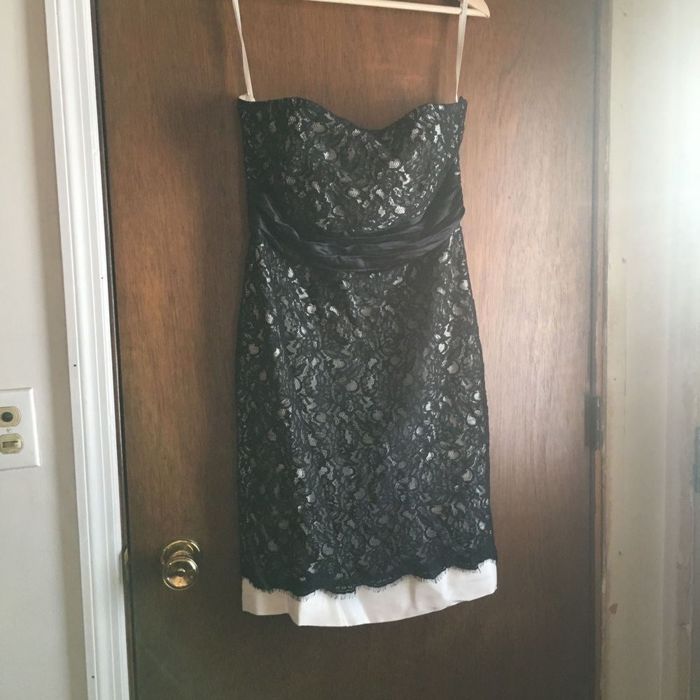 🐩🐾Strapless White House Black Market Dress🐾🐩